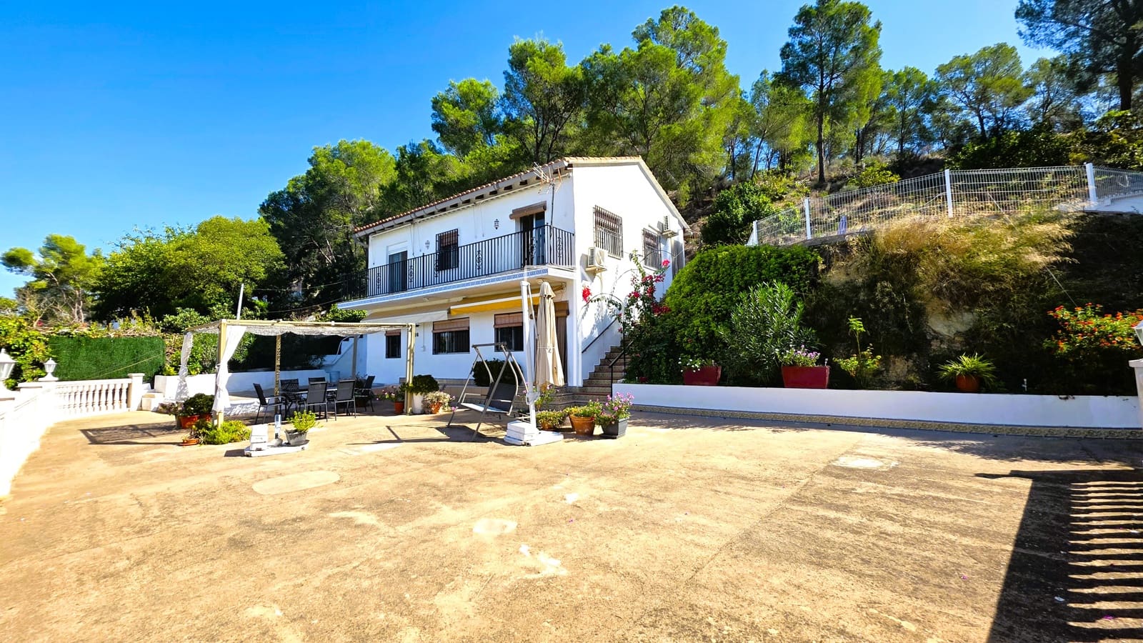Chalet de 4 habitaciones en Xàtiva en venta con piscina garaje - 270.000 € (Ref: 10144756)