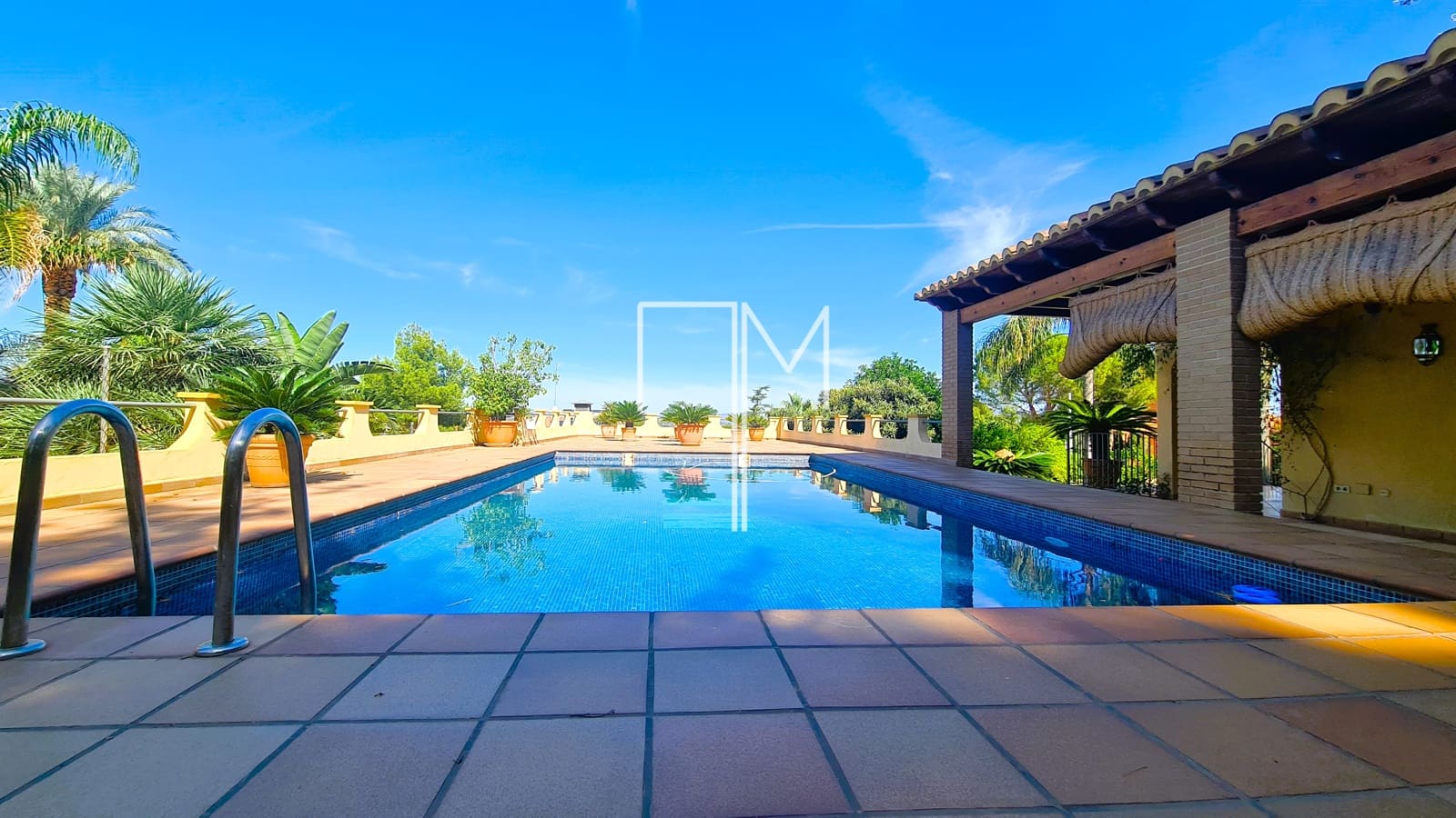 3 sovrum Villa till salu i Alberic med pool garage - 390 000 € (Ref: 8581169)