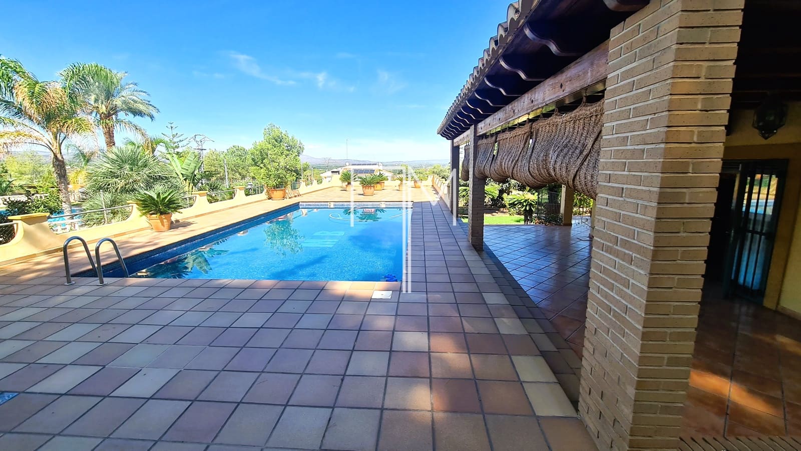 3 sovrum Villa till salu i Alberic med pool garage - 390 000 € (Ref: 8581169)