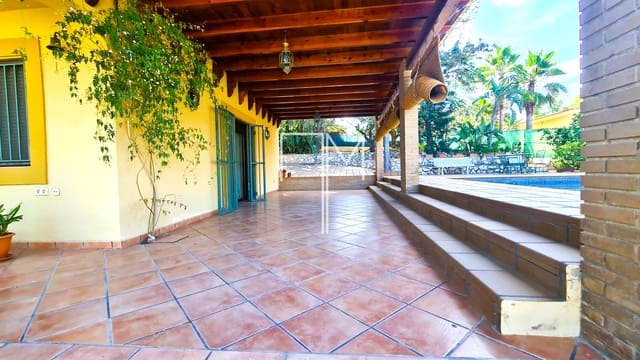 3 sovrum Villa till salu i Alberic med pool garage - 390 000 € (Ref: 8581169)