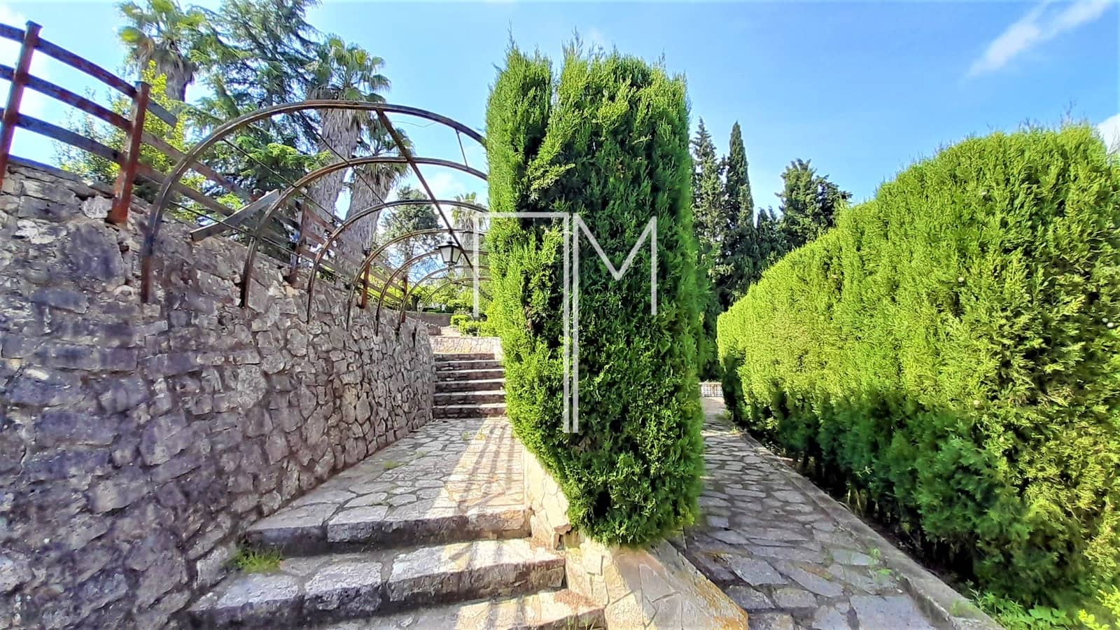 5 soveværelse Finca/Landehus til salg i Xativa med swimmingpool garage - € 395.000 (Ref: 8830544)