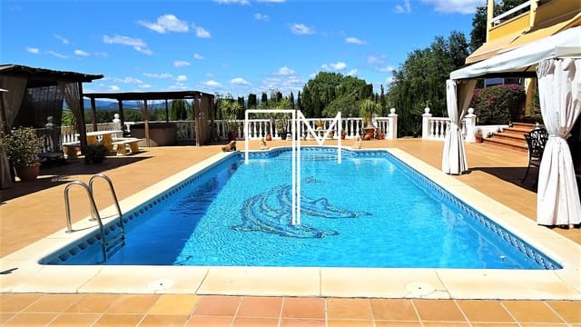 4 soveværelse Villa til salg i Barxeta med swimmingpool garage - € 385.000 (Ref: 8992152)