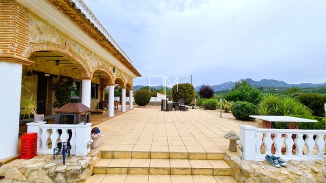 Chalet de 4 habitaciones en Barxeta en venta con piscina garaje - 425.000 € (Ref: 9058279)