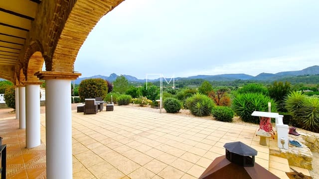 Chalet de 4 habitaciones en Barxeta en venta con piscina garaje - 425.000 € (Ref: 9058279)