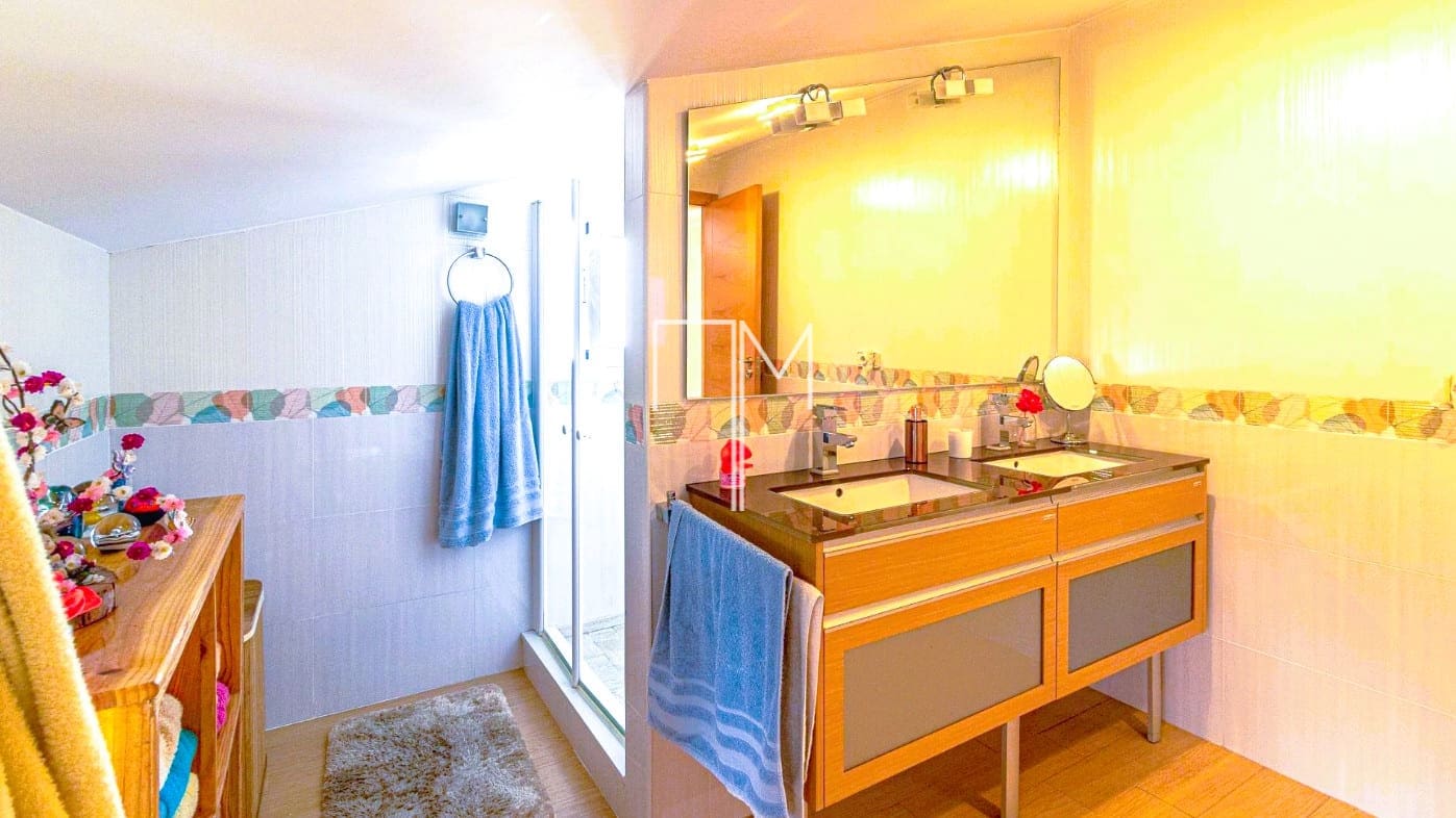 4 bedroom Villa for sale in Alberic with pool garage - € 360,000 (Ref: 9153166)