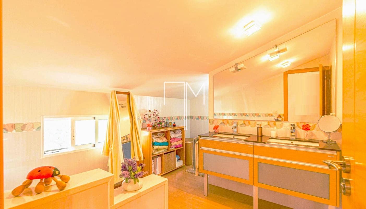 4 bedroom Villa for sale in Alberic with pool garage - € 360,000 (Ref: 9153166)