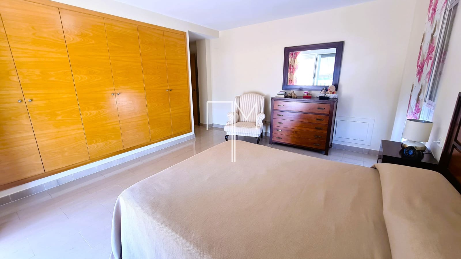 4 bedroom Villa for sale in Alberic with pool garage - € 360,000 (Ref: 9153166)