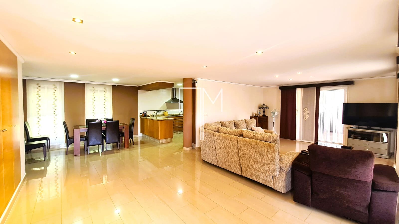 4 bedroom Villa for sale in Alberic with pool garage - € 360,000 (Ref: 9153166)