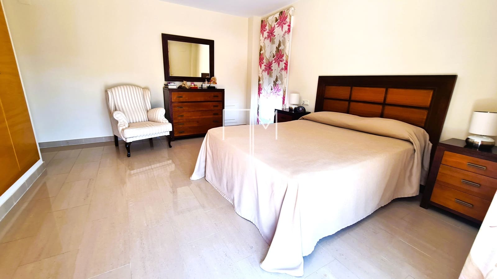 4 bedroom Villa for sale in Alberic with pool garage - € 360,000 (Ref: 9153166)