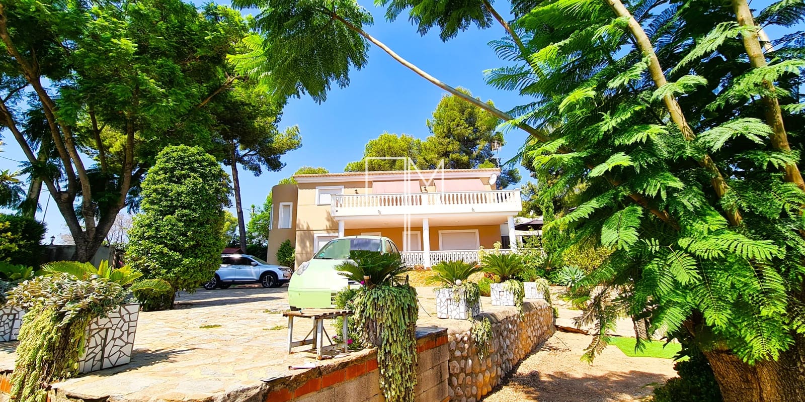 4 bedroom Villa for sale in Alberic with pool garage - € 360,000 (Ref: 9153166)