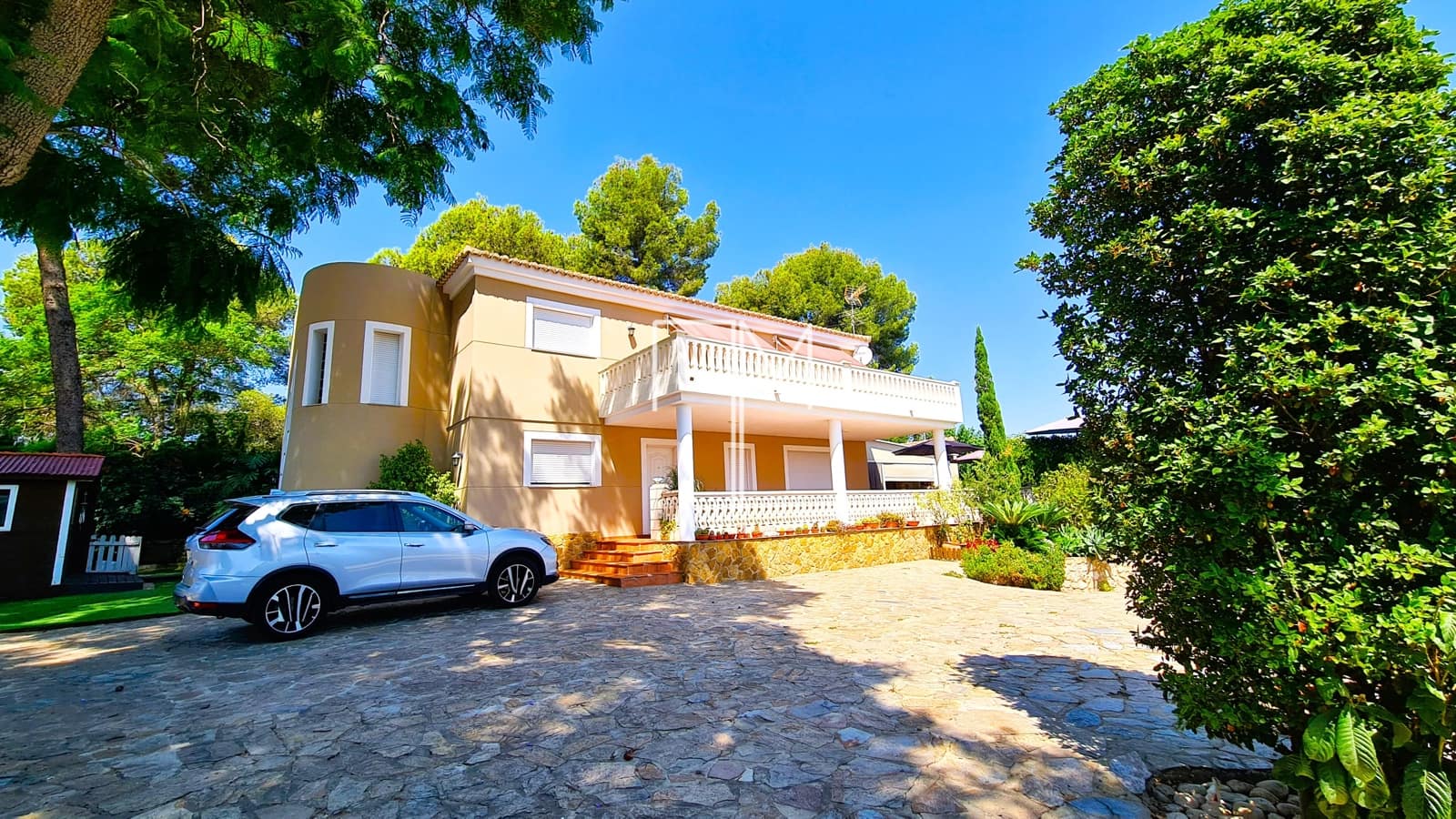 4 bedroom Villa for sale in Alberic with pool garage - € 360,000 (Ref: 9153166)
