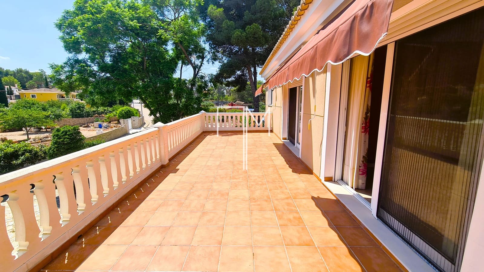 4 bedroom Villa for sale in Alberic with pool garage - € 360,000 (Ref: 9153166)