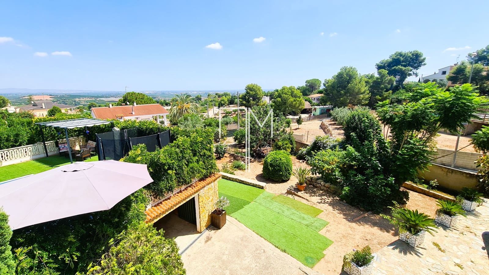 4 bedroom Villa for sale in Alberic with pool garage - € 360,000 (Ref: 9153166)