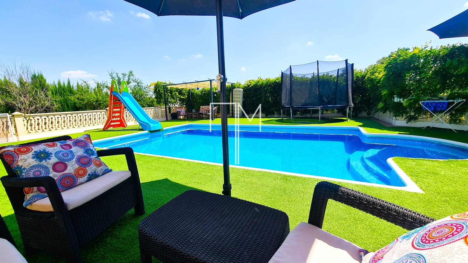 4 bedroom Villa for sale in Alberic with pool garage - € 360,000 (Ref: 9153166)