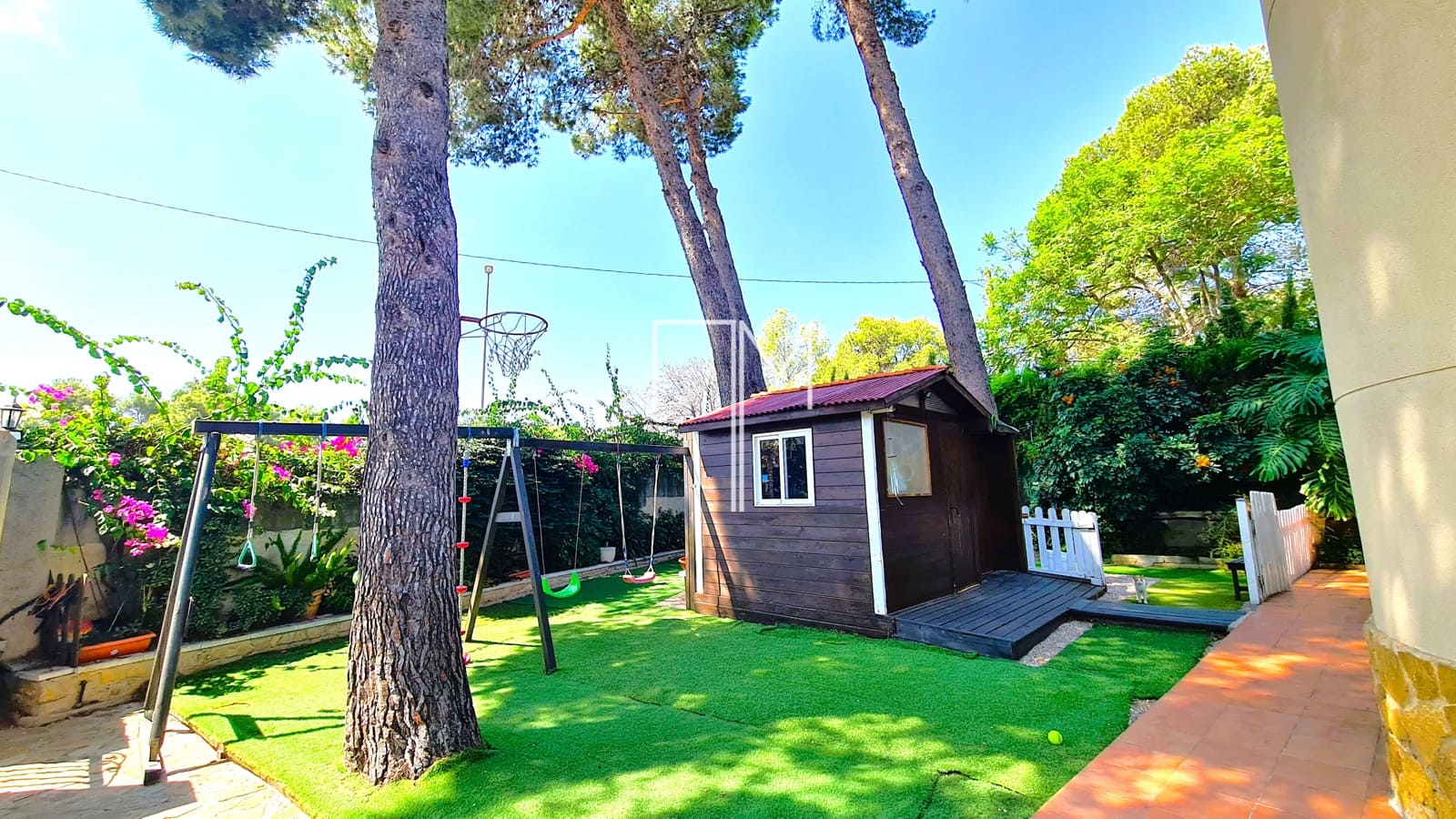 4 bedroom Villa for sale in Alberic with pool garage - € 360,000 (Ref: 9153166)