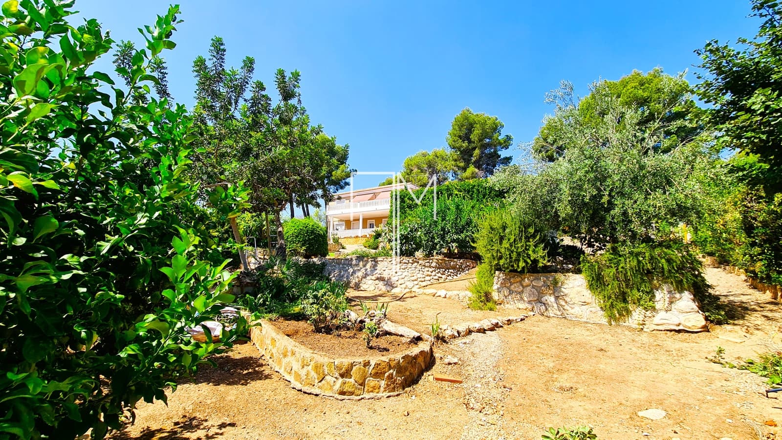 4 bedroom Villa for sale in Alberic with pool garage - € 360,000 (Ref: 9153166)