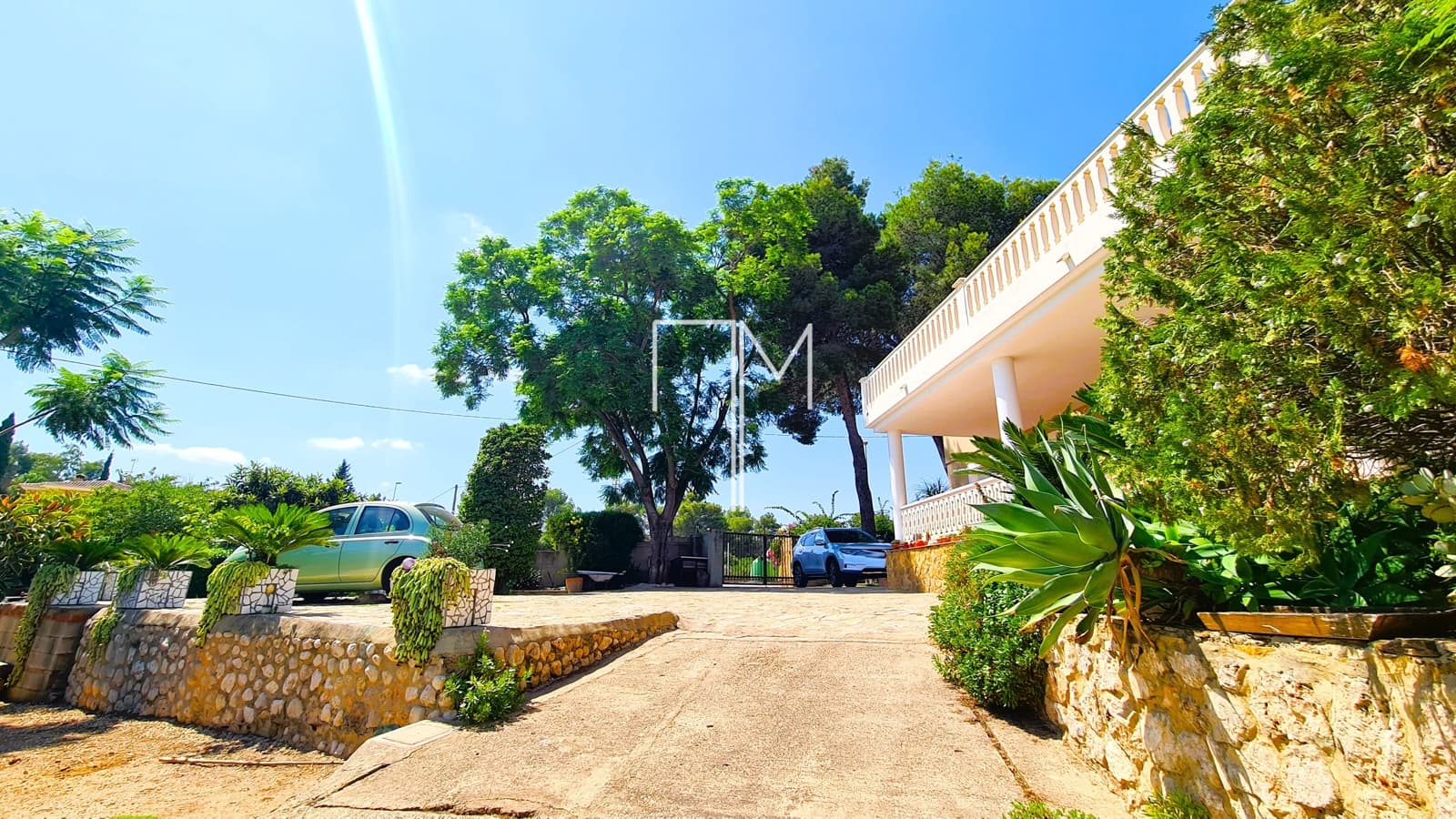 4 bedroom Villa for sale in Alberic with pool garage - € 360,000 (Ref: 9153166)