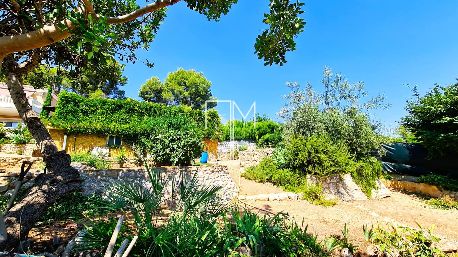 4 bedroom Villa for sale in Alberic with pool garage - € 360,000 (Ref: 9153166)