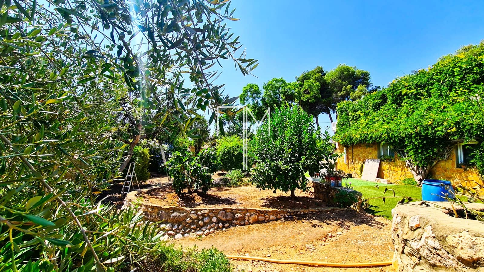 4 bedroom Villa for sale in Alberic with pool garage - € 360,000 (Ref: 9153166)