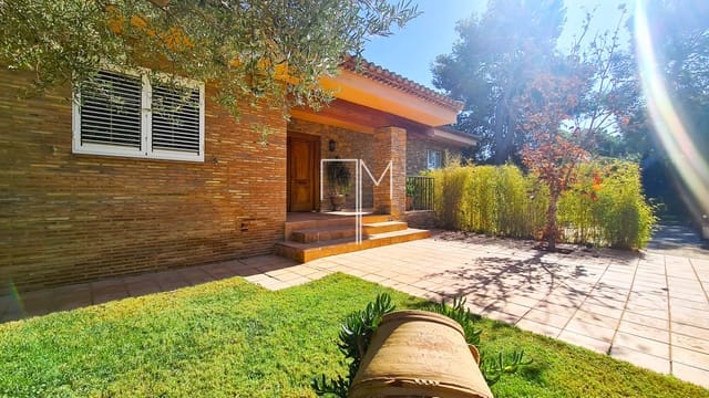 3 bedroom Villa for sale in Paterna with pool garage - € 950,000 (Ref: 9245445)