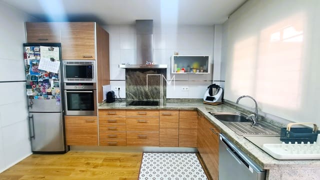 3 chambre Villa/Maison Semi-Mitoyenne à vendre à Alberic - 225 000 € (Ref: 9357214)