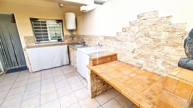 3 chambre Villa/Maison Semi-Mitoyenne à vendre à Alberic - 225 000 € (Ref: 9357214)