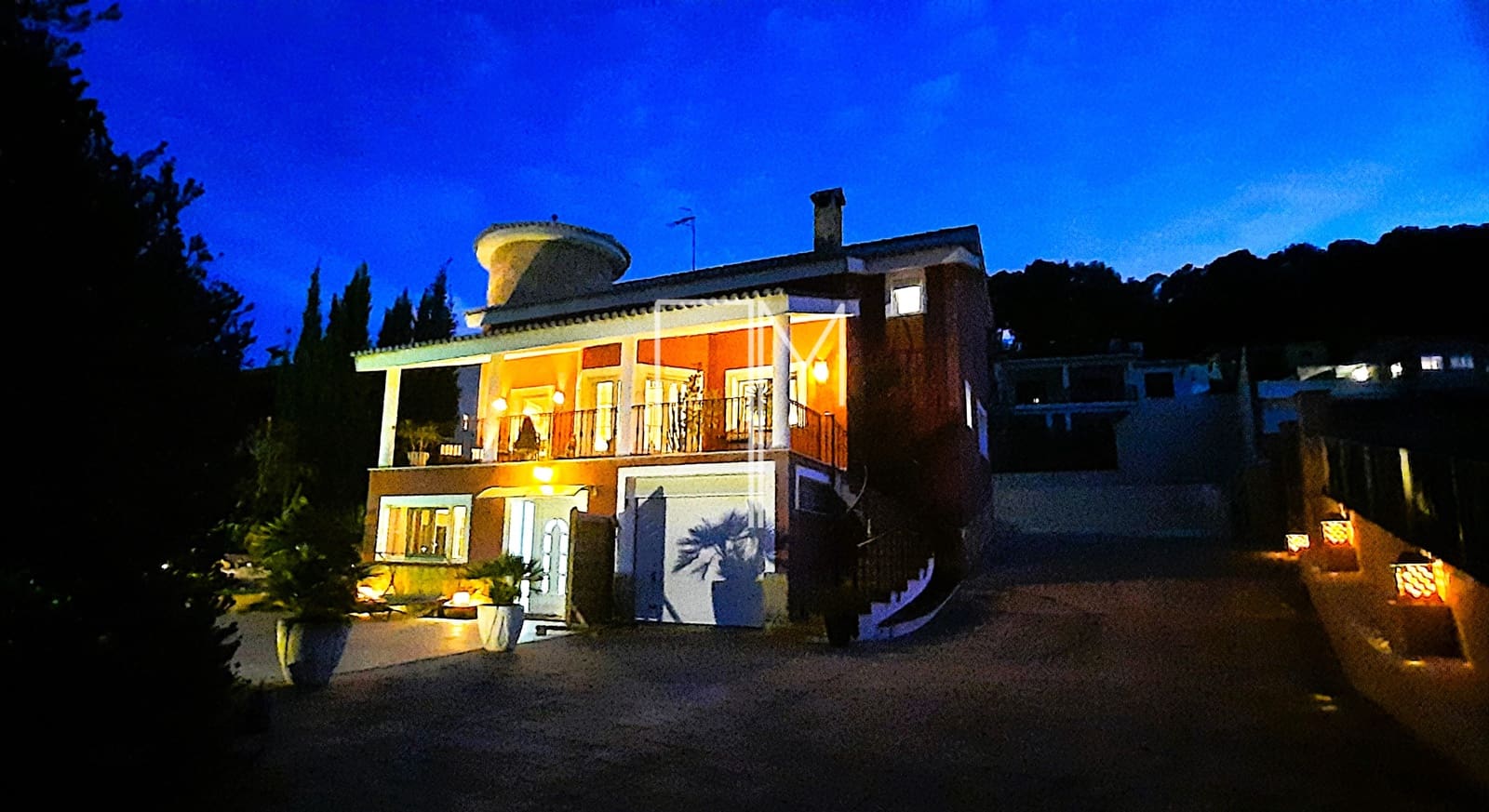 5 soverom Villa til salgs i Alzira med svømmebasseng garasje - € 450 000 (Ref: 9400892)