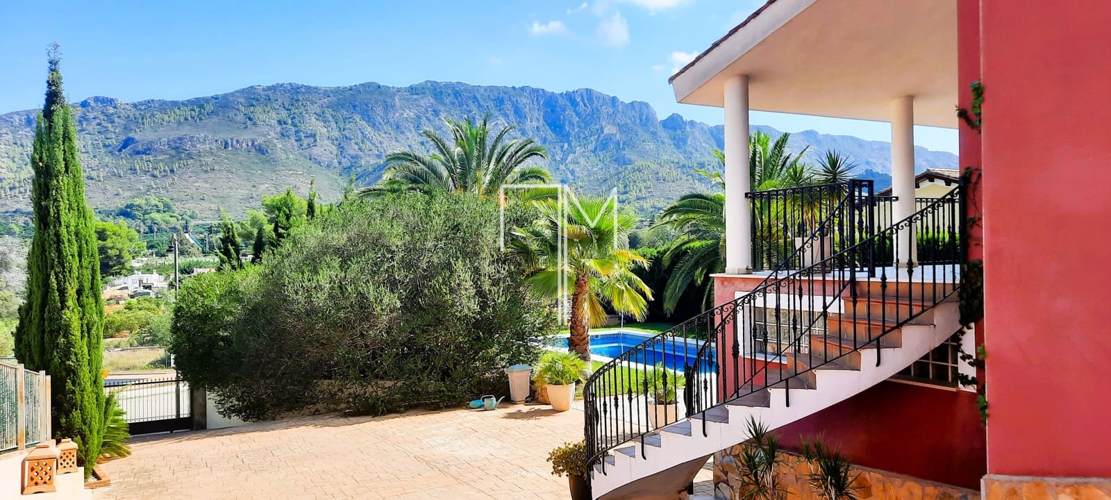 5 soverom Villa til salgs i Alzira med svømmebasseng garasje - € 450 000 (Ref: 9400892)