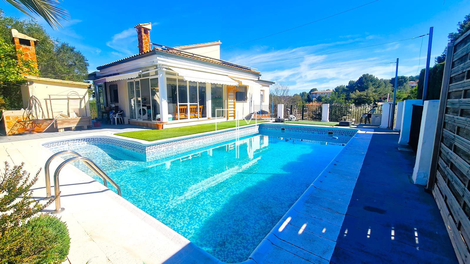 5 makuuhuone Huvila myytävänä paikassa Alberic mukana uima-altaan 
autotalli - 365 000 € (Ref: 9624209)