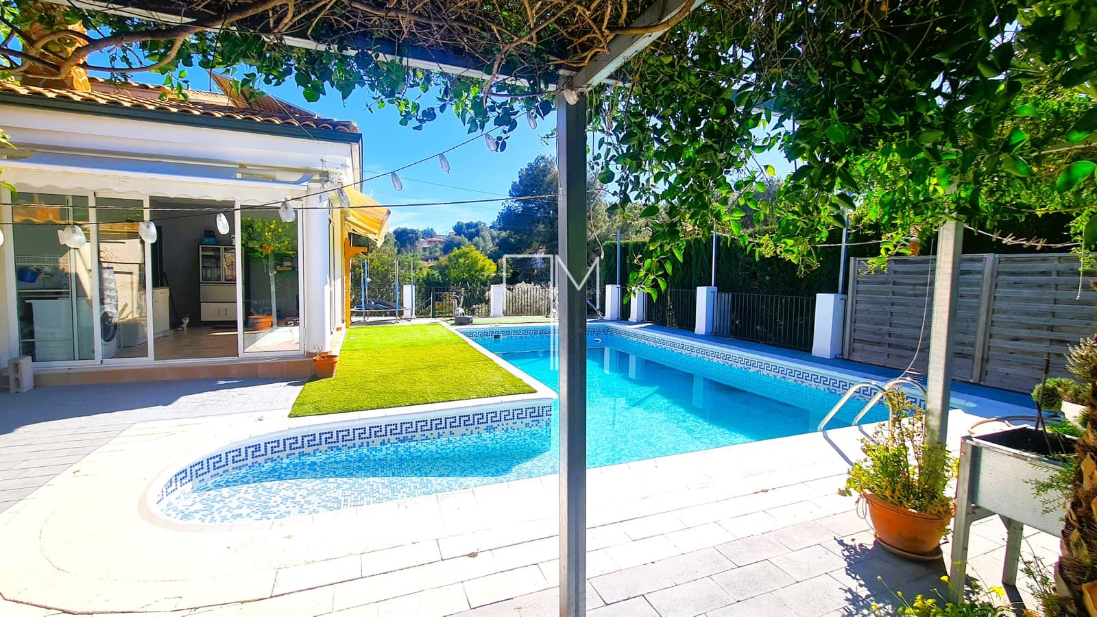 5 makuuhuone Huvila myytävänä paikassa Alberic mukana uima-altaan 
autotalli - 365 000 € (Ref: 9624209)