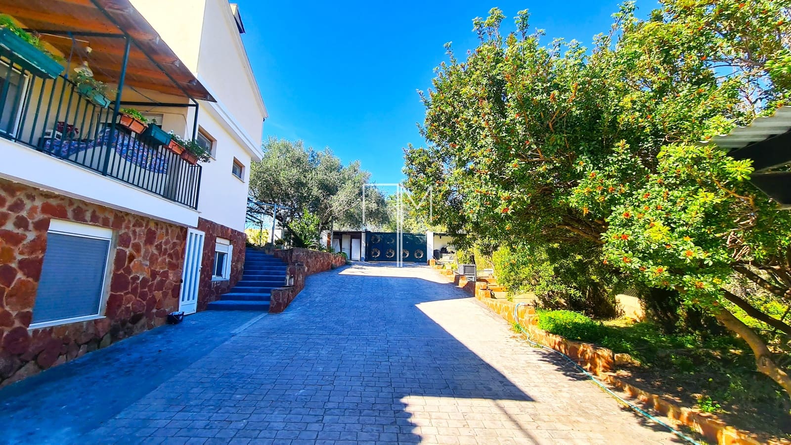 5 makuuhuone Huvila myytävänä paikassa Alberic mukana uima-altaan 
autotalli - 365 000 € (Ref: 9624209)