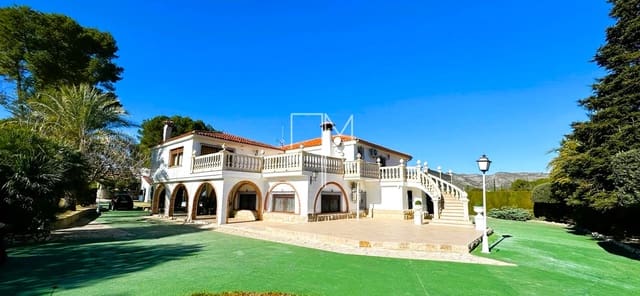 Chalet de 4 habitaciones en Ontinyent en venta con piscina garaje - 1.355.000 € (Ref: 9636197)