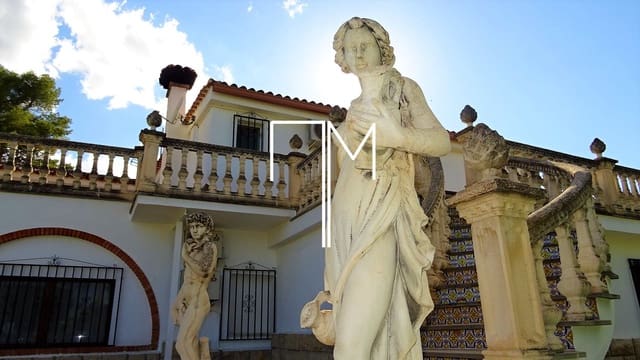 Chalet de 4 habitaciones en Ontinyent en venta con piscina garaje - 1.355.000 € (Ref: 9636197)