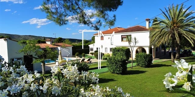 Chalet de 4 habitaciones en Ontinyent en venta con piscina garaje - 1.355.000 € (Ref: 9636197)
