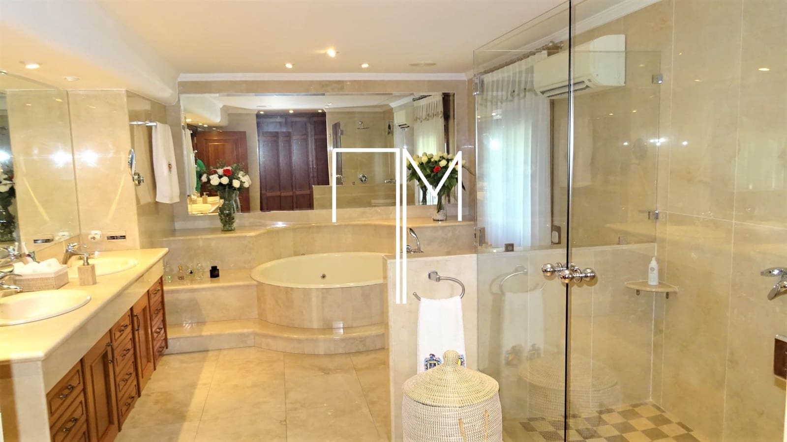 Chalet de 4 habitaciones en Ontinyent en venta con piscina garaje - 1.355.000 € (Ref: 9636197)