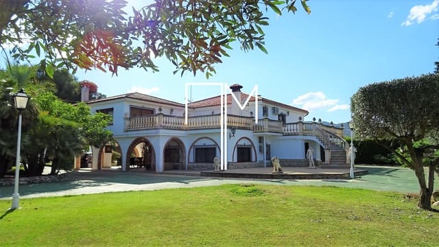 Chalet de 4 habitaciones en Ontinyent en venta con piscina garaje - 1.355.000 € (Ref: 9636197)