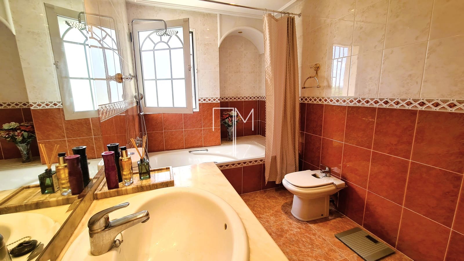 5 bedroom Villa for sale in Xativa with garage - € 435,000 (Ref: 9819641)