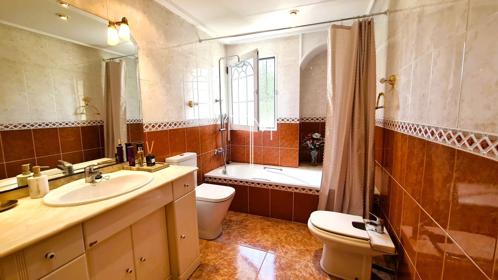 5 bedroom Villa for sale in Xativa with garage - € 435,000 (Ref: 9819641)