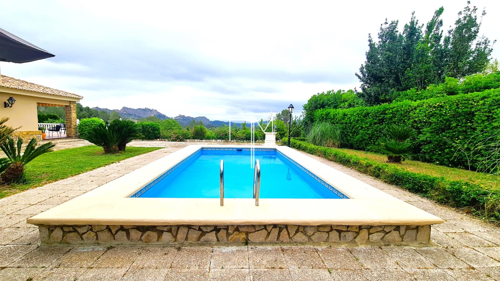 5 bedroom Villa for sale in Xativa with garage - € 435,000 (Ref: 9819641)