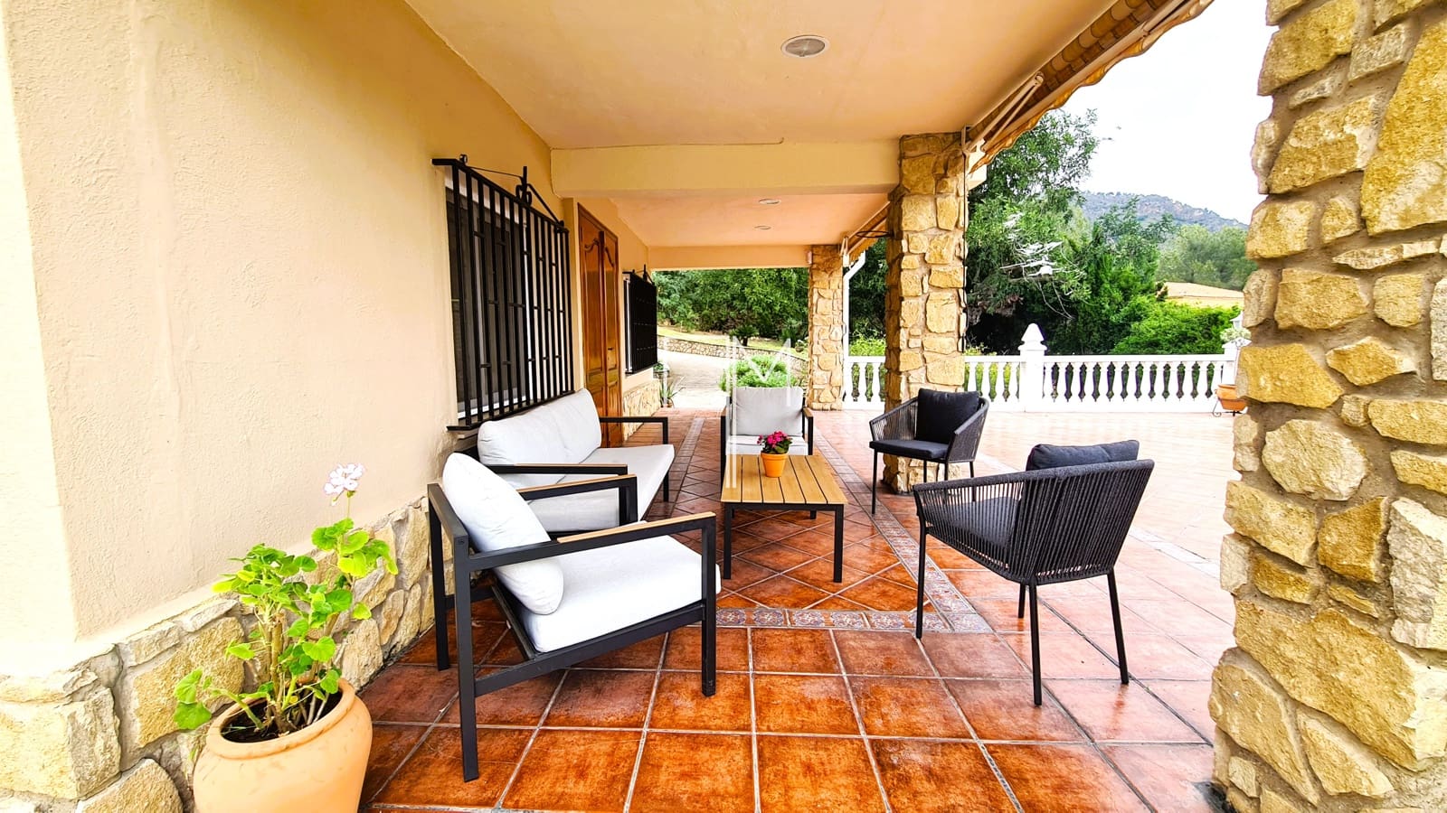 5 bedroom Villa for sale in Xativa with garage - € 435,000 (Ref: 9819641)