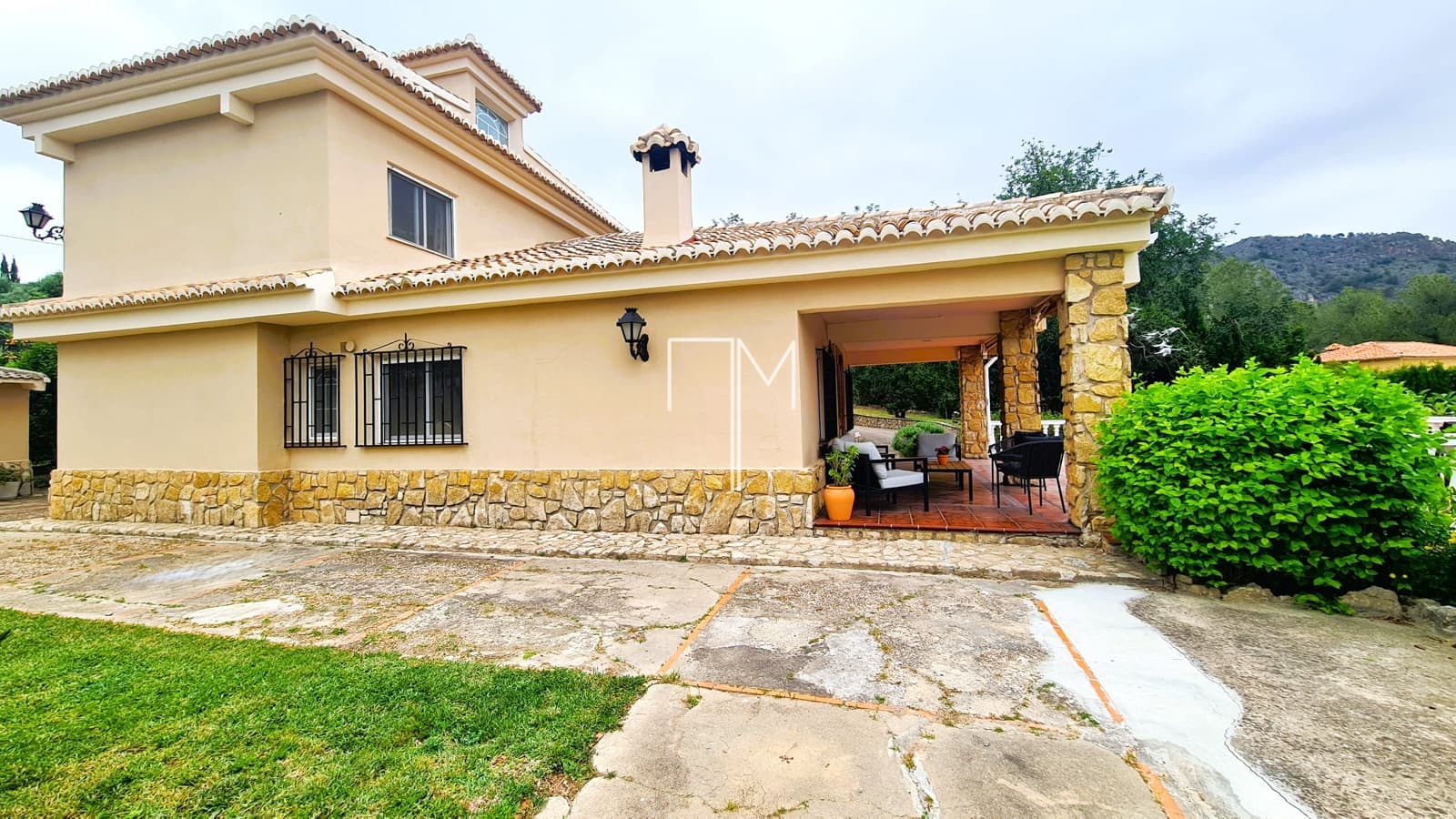 5 bedroom Villa for sale in Xativa with garage - € 435,000 (Ref: 9819641)