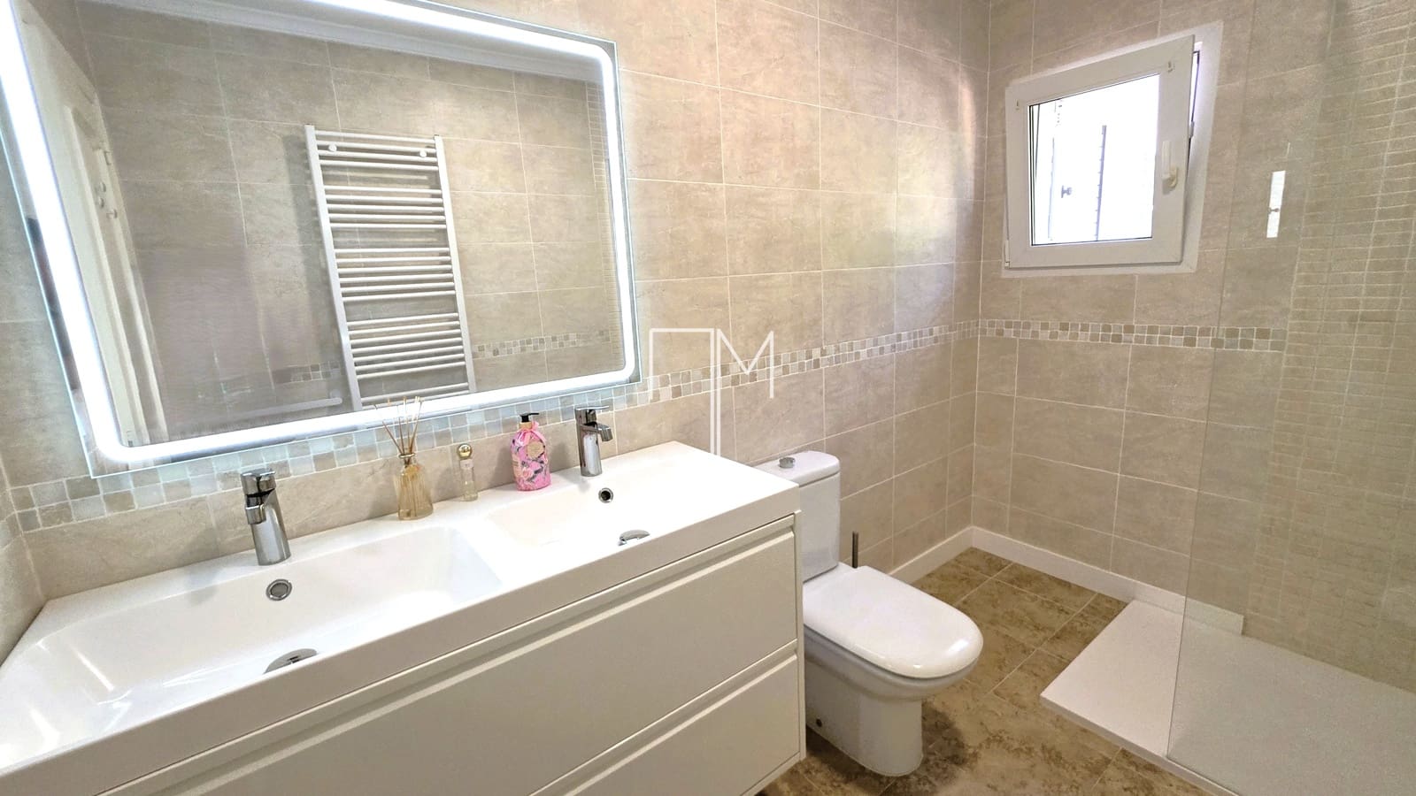 Chalet de 5 habitaciones en Alberic en venta con piscina garaje - 460.000 € (Ref: 9885207)