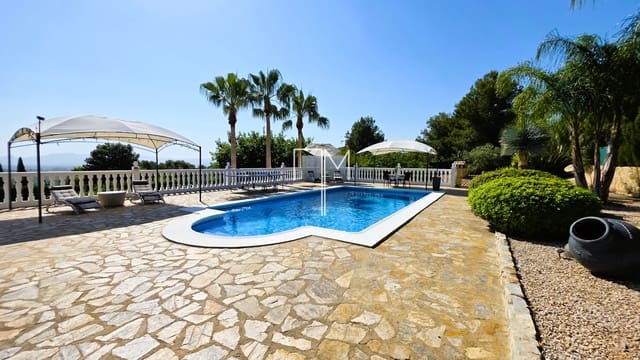 Chalet de 5 habitaciones en Alberic en venta con piscina garaje - 460.000 € (Ref: 9885207)