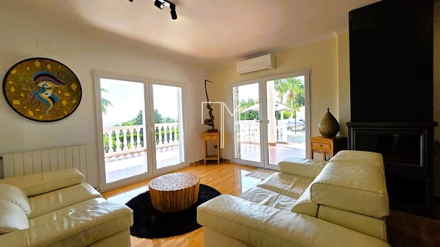 Chalet de 5 habitaciones en Alberic en venta con piscina garaje - 460.000 € (Ref: 9885207)
