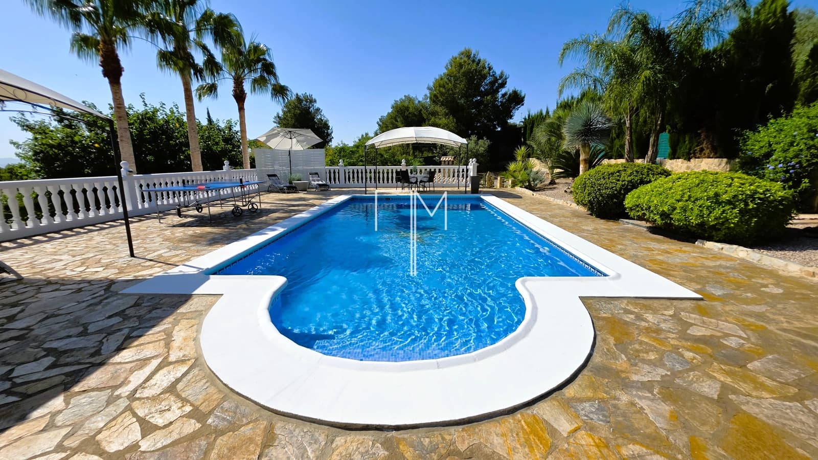 Chalet de 5 habitaciones en Alberic en venta con piscina garaje - 460.000 € (Ref: 9885207)