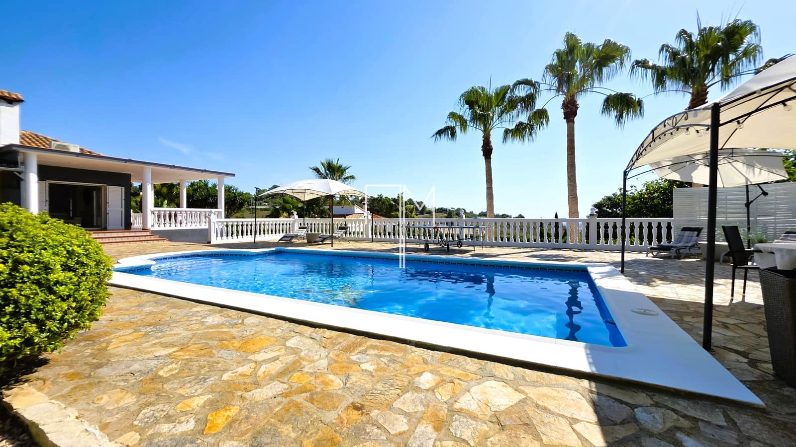 Chalet de 5 habitaciones en Alberic en venta con piscina garaje - 460.000 € (Ref: 9885207)