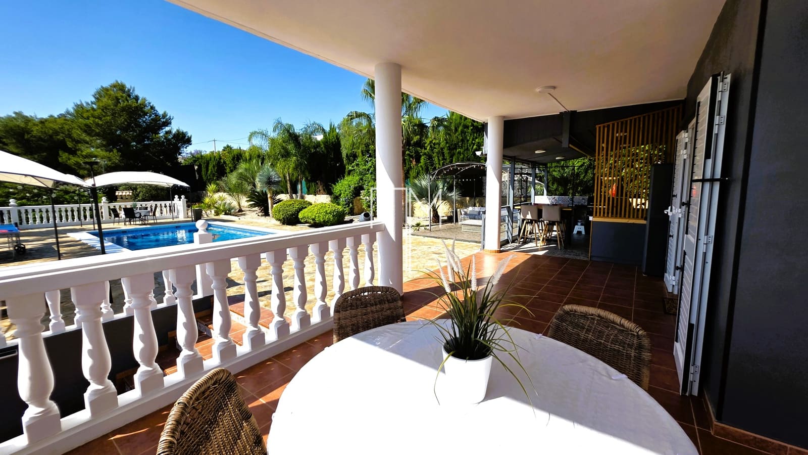 Chalet de 5 habitaciones en Alberic en venta con piscina garaje - 460.000 € (Ref: 9885207)