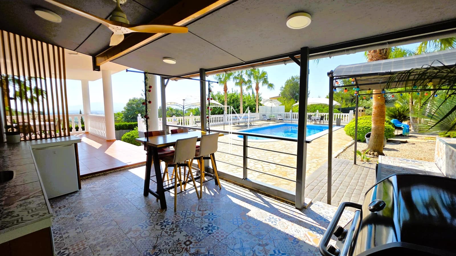 Chalet de 5 habitaciones en Alberic en venta con piscina garaje - 460.000 € (Ref: 9885207)
