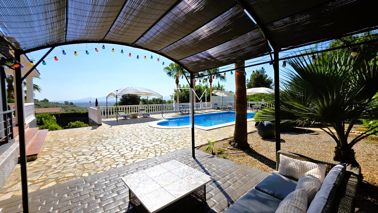 Chalet de 5 habitaciones en Alberic en venta con piscina garaje - 460.000 € (Ref: 9885207)