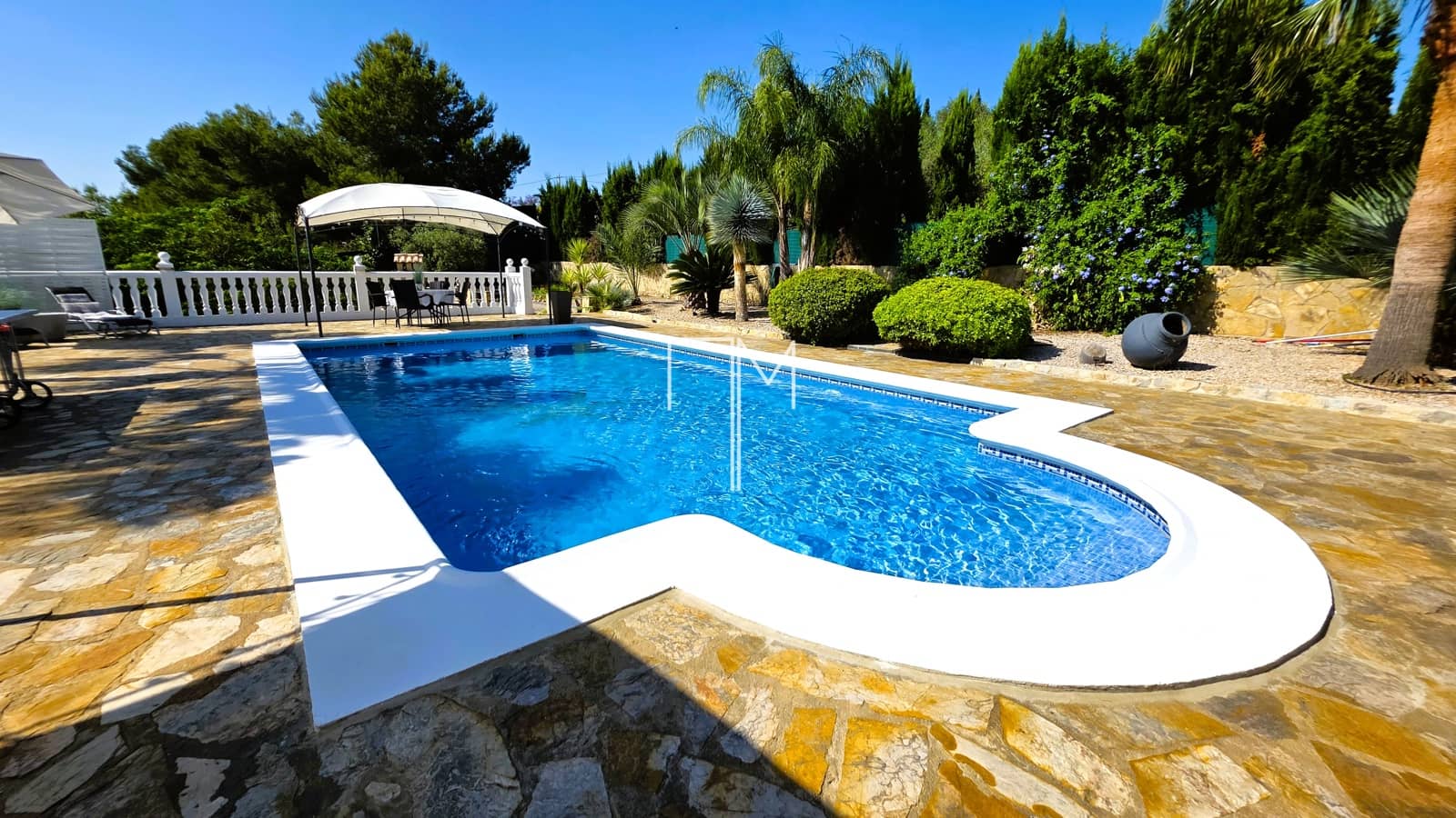 Chalet de 5 habitaciones en Alberic en venta con piscina garaje - 460.000 € (Ref: 9885207)